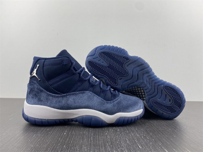Air Jordan 11 WMNS “Midnight Navy” AR0715-441