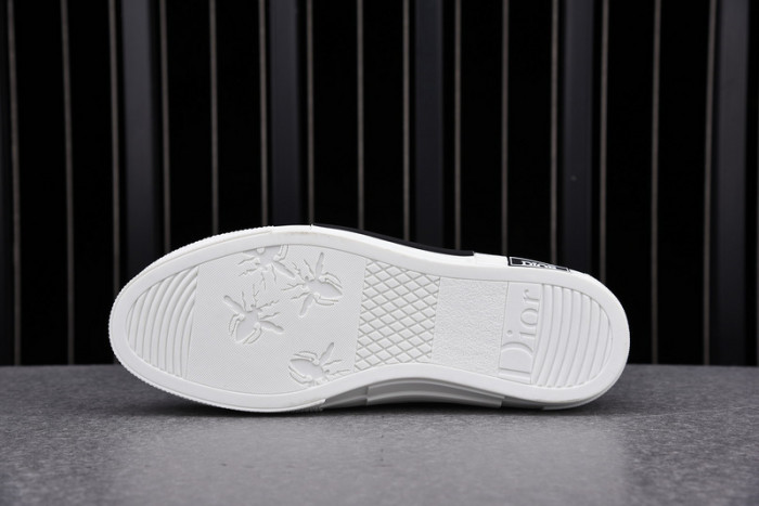 DR B23 OBLIQUE HIGH TOP SNEAKER