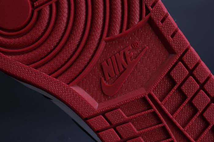 AIR JORDAN 1 High OG “Black Toe” white/ black-varsity red mens 555088-125