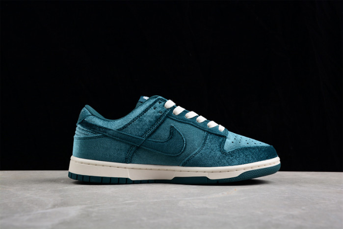 NIKE DUNK LOW “GREEN VELVET“ DZ5224-300
