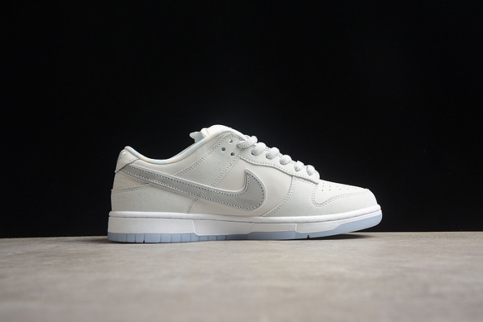 Nike SB Dunk Low White Lobster (Friends and Family) FD8776-100