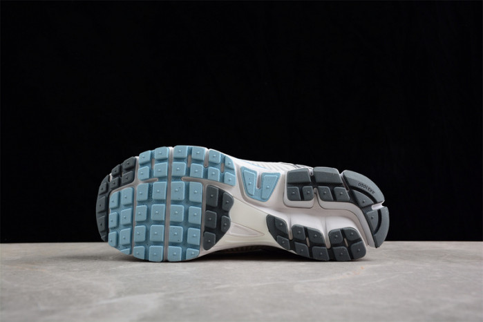 Nike AIR ZOOM VOMERO 5 