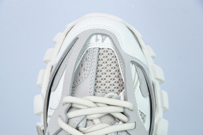 BC TRACK 542023 W3FE4 9697