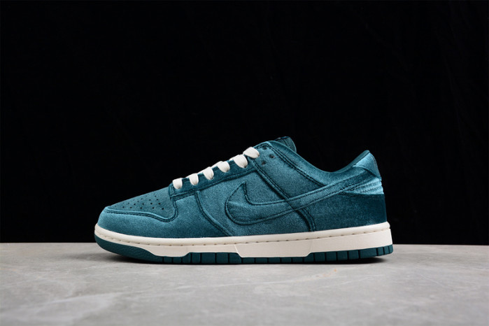 NIKE DUNK LOW “GREEN VELVET“ DZ5224-300