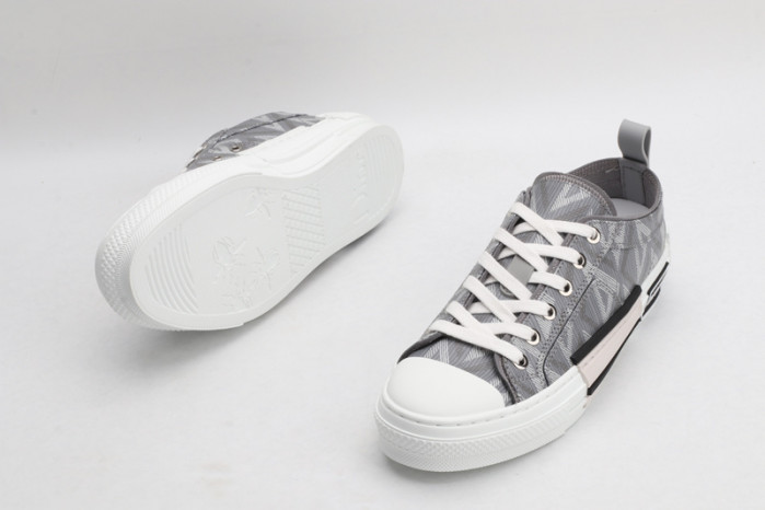 DR B23 OBLIQUE LOW TOP SNEAKER