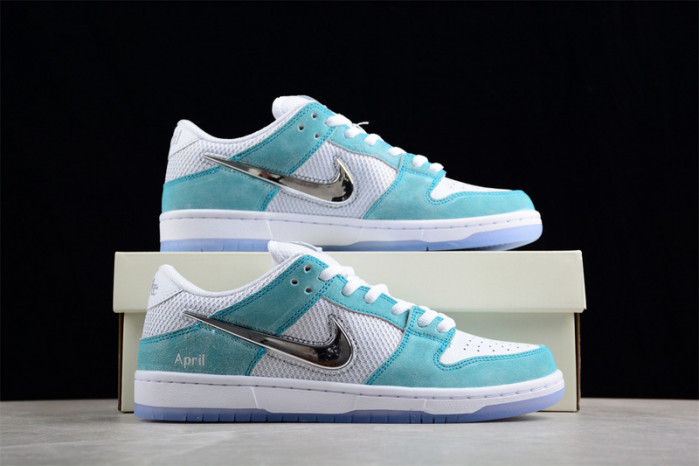 April Skateboards x Nk SB Dunk Low FD2562-400