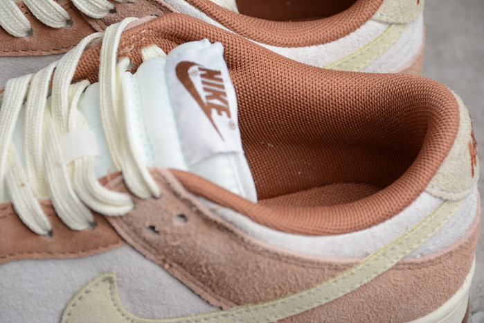 NIKE SB DUNK LOW PRM “MEDIUM CURRY” DD1390-100