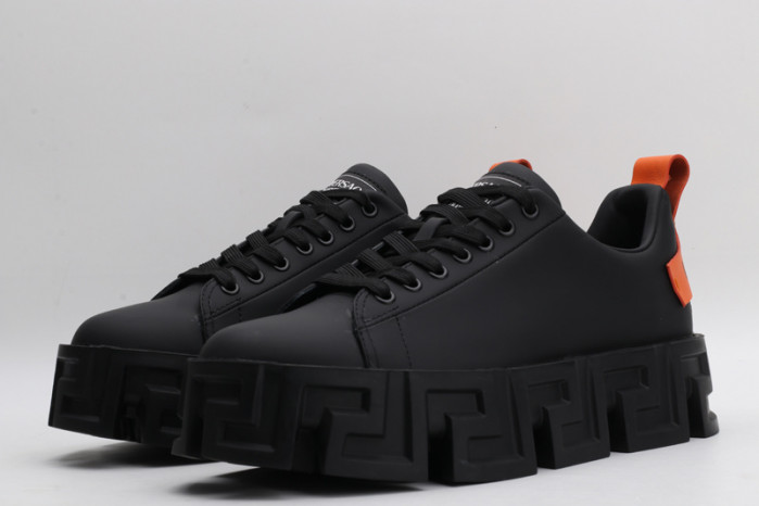 VERSA CHAIN REACTION SNEAKERS