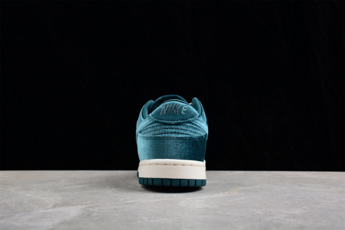 NIKE DUNK LOW “GREEN VELVET“ DZ5224-300