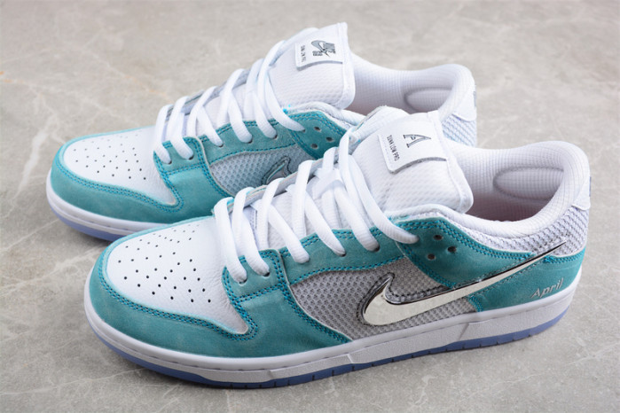 April Skateboards x Nk SB Dunk Low FD2562-400