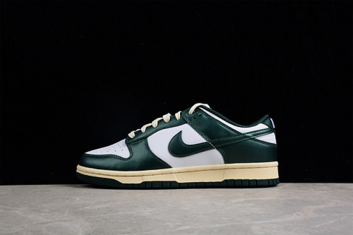 NIKE SB DUNK LOW “VINTAGE GREEN” DQ8580-100